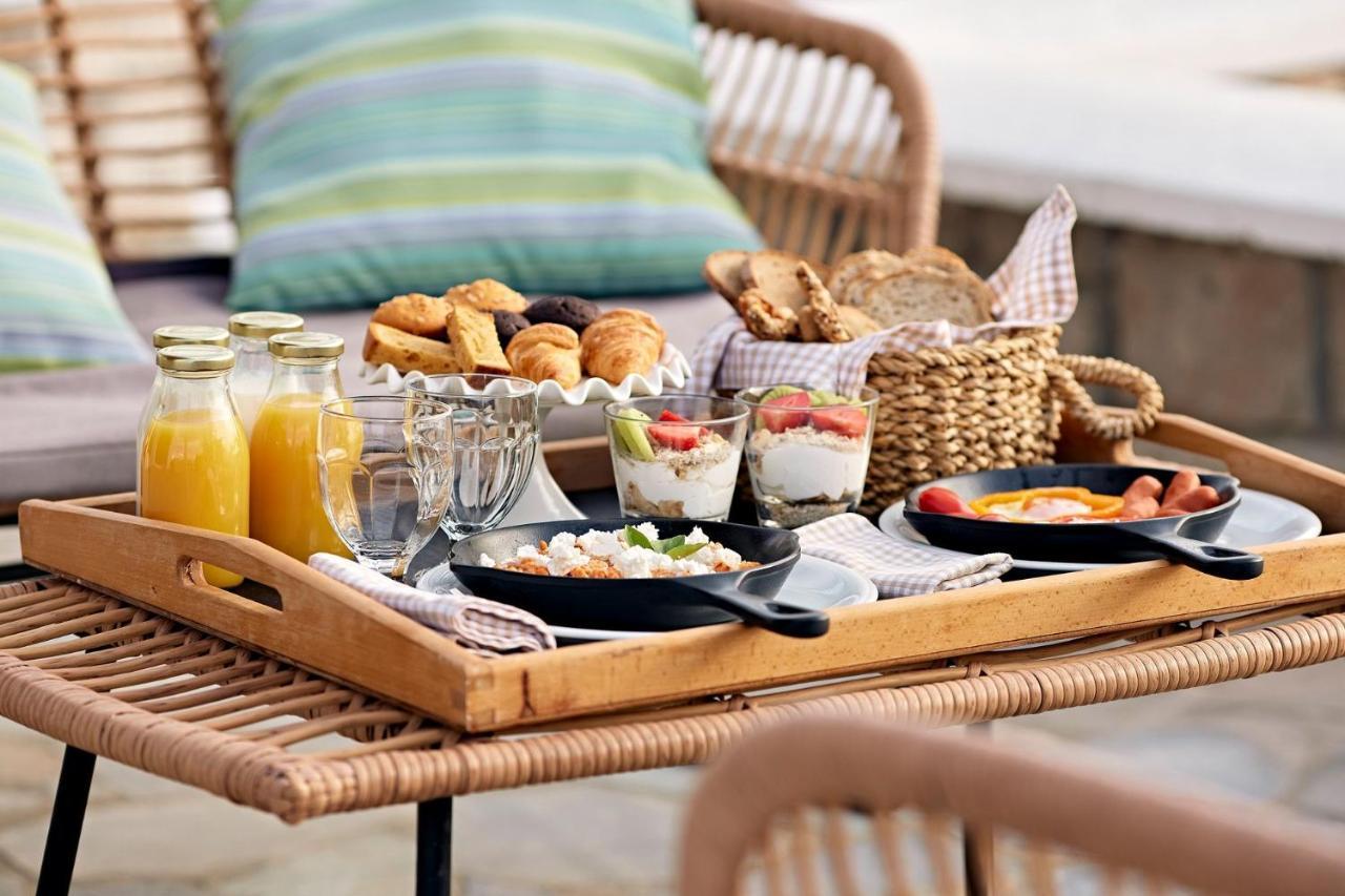 Santa Maria Luxury & 3* Adamantas (Milos)